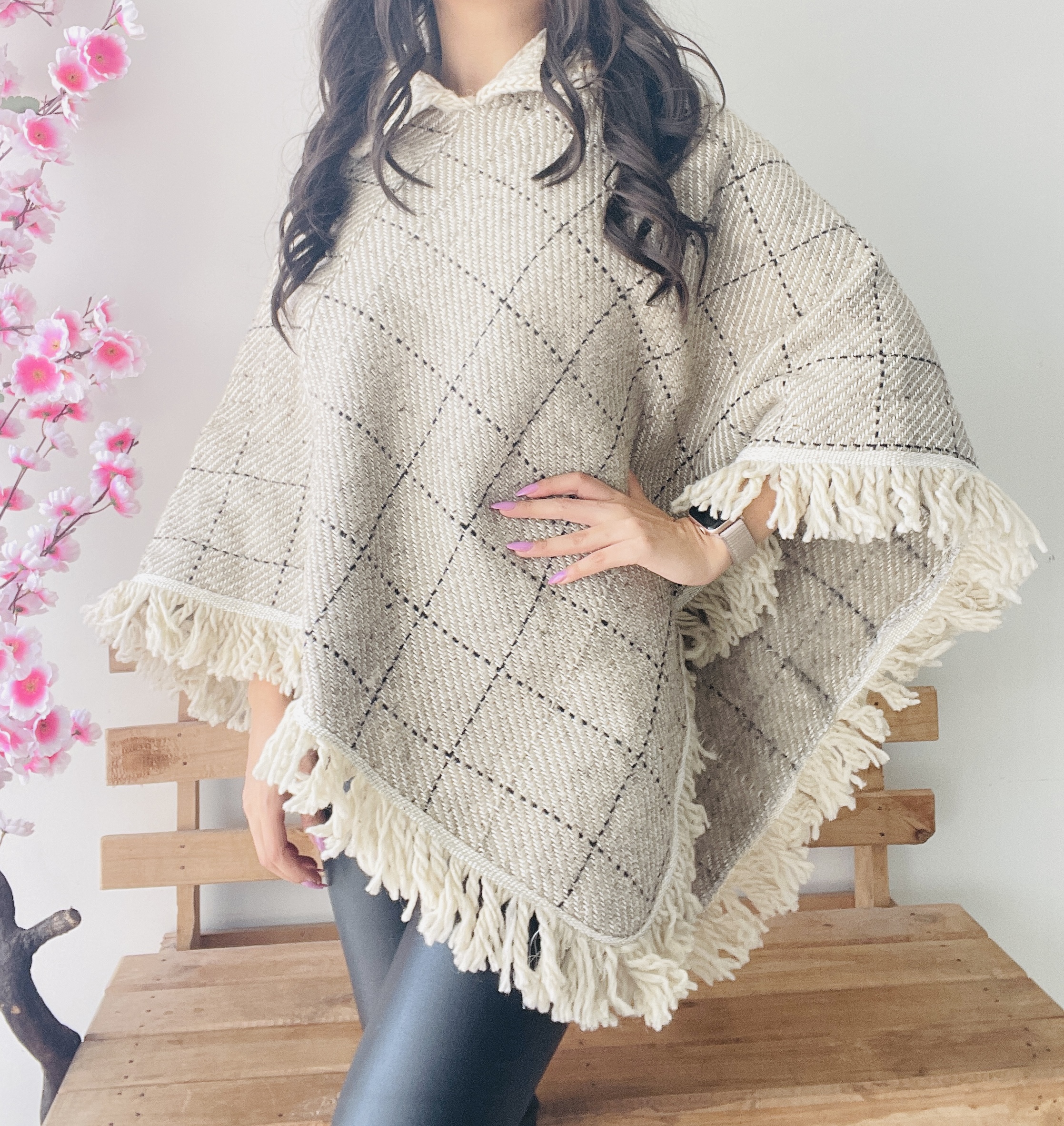 rj00747 Mañanita Color Gris de lana Unitalla para dama con botones hecho en Chiapas México medida de 76x98cm mayoreo fabrica