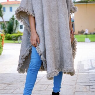rj00748 Gabán Poncho Color Gris de lana Unitalla unisex hecho en Chiapas México medida de 93x90cm mayoreo fabrica