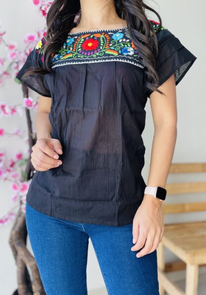 rj00755 Blusa artesanal mexicano de manta color negro bordada a mano para mujer hecho en Chiapas Proveedor Mayorista - Imagen 2