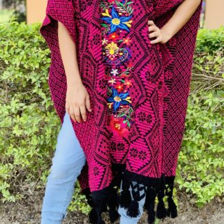 rj00778 Gabán Color Rosa de tela acrilan para dama bordado de flores hecho en Chiapas México medida de 62x37cm mayoreo fabrica