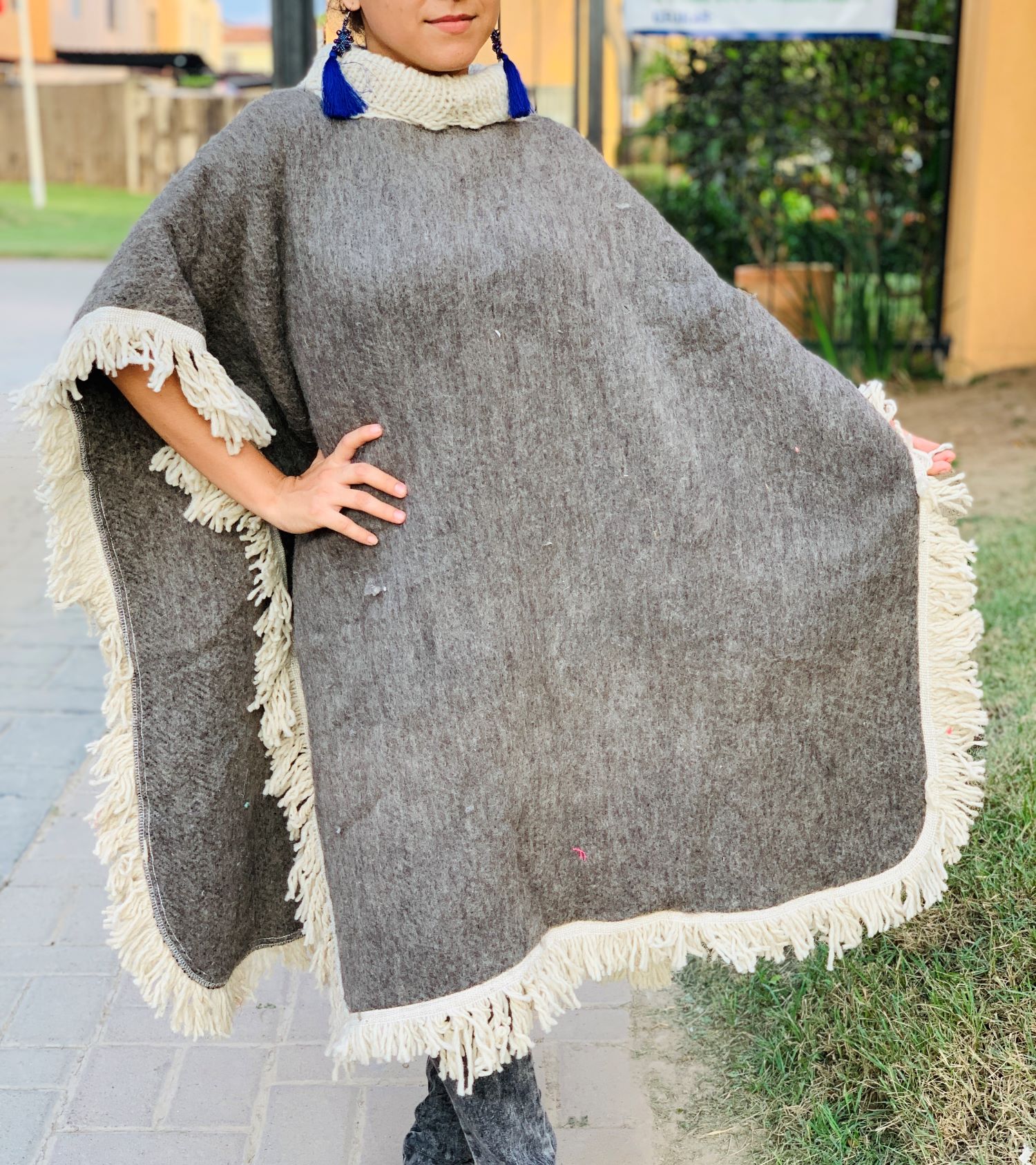 rj00815 Gabán Color Gris Poncho liso de lana Unitalla unisex hecho en Chiapas México medida de 93x90cm mayoreo fabrica - Imagen 2