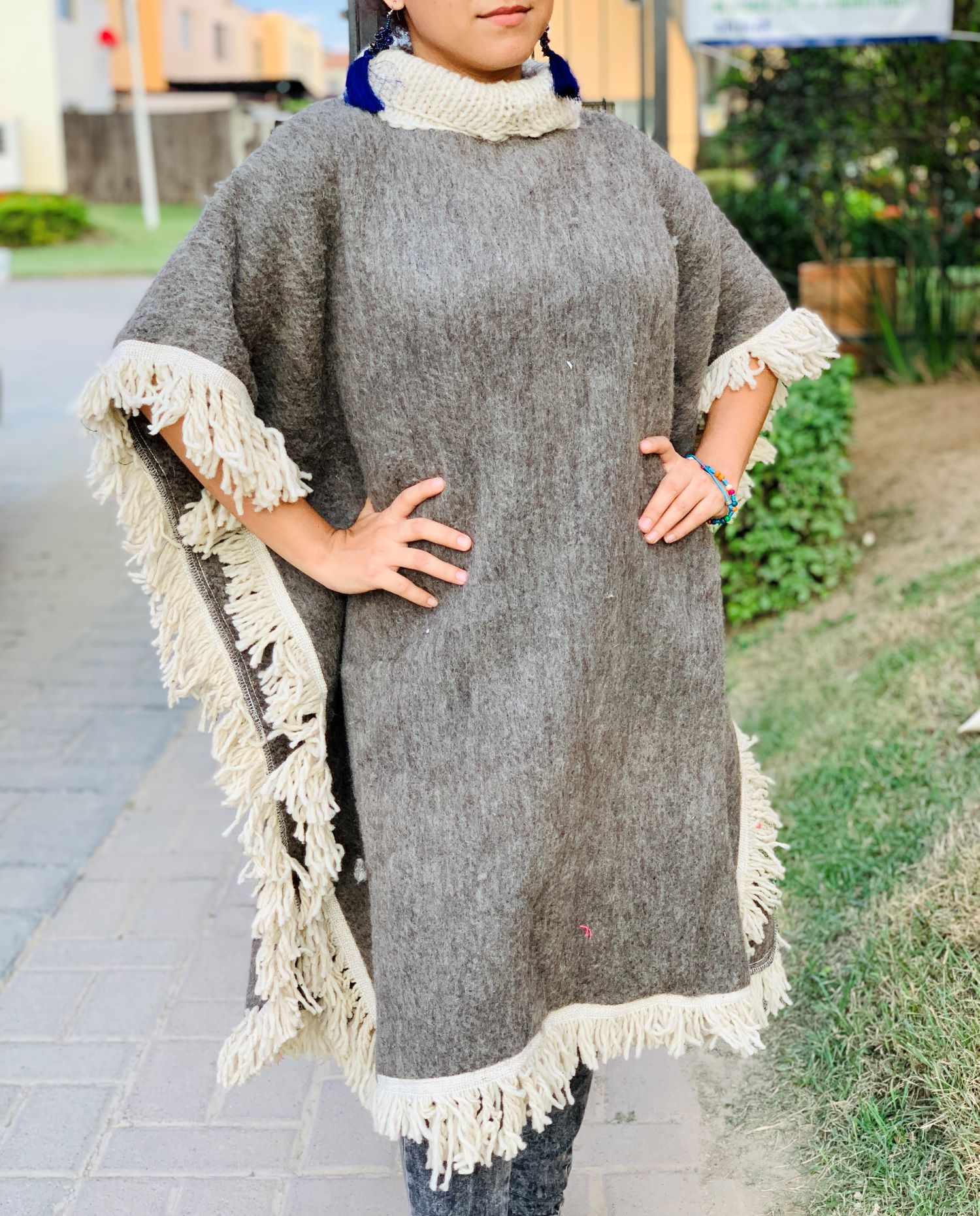 rj00815 Gabán Color Gris Poncho liso de lana Unitalla unisex hecho en Chiapas México medida de 93x90cm mayoreo fabrica